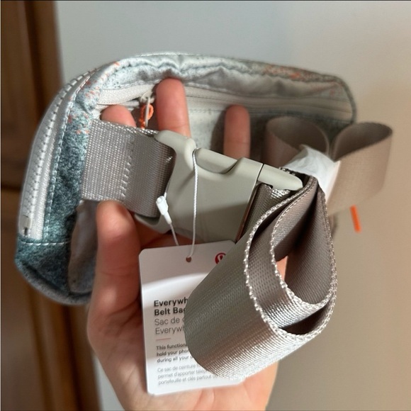 NWT Lululemon everywhere belt bag 1L - Picture 8 of 12